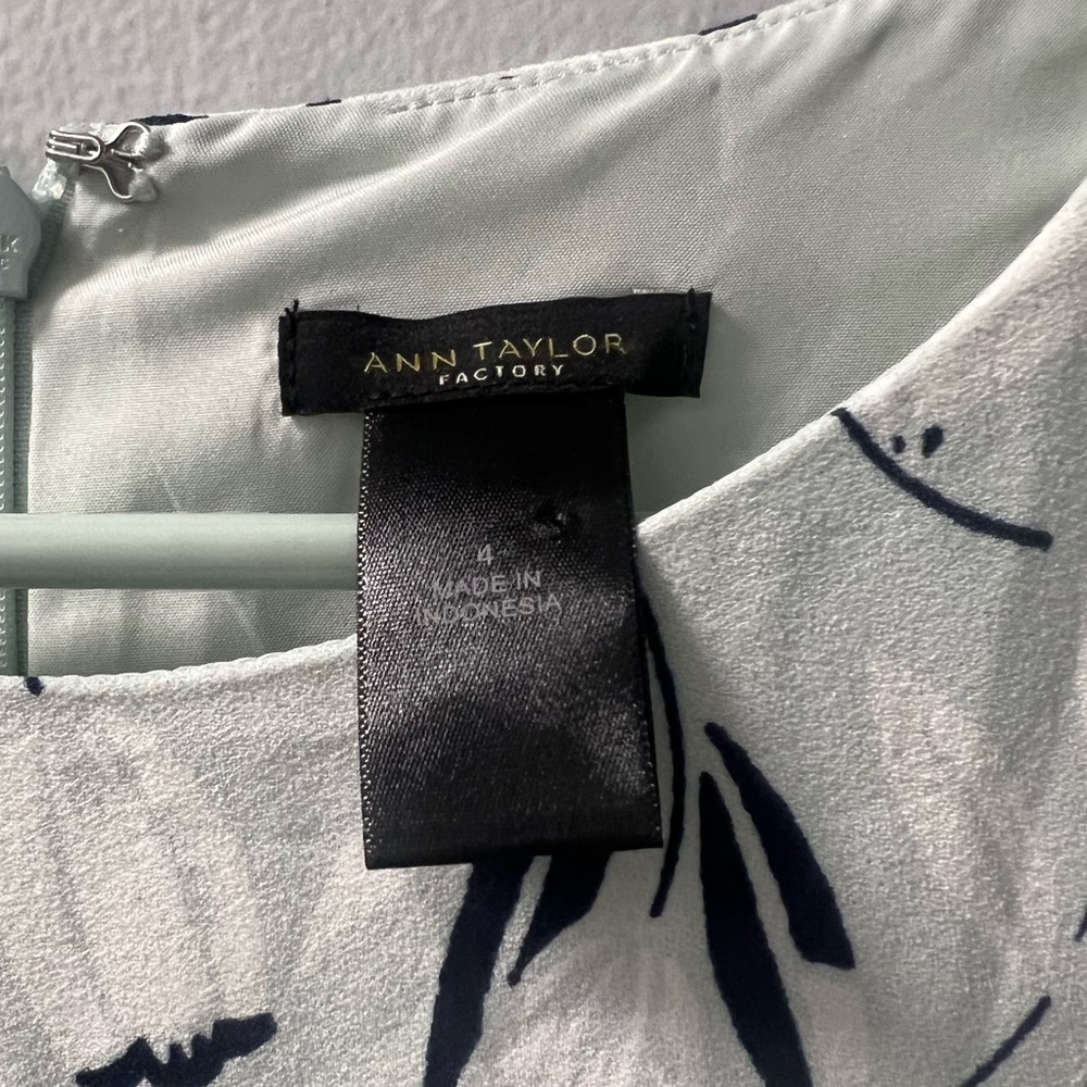 Ann Taylor Loft Light Blue and Navy Floral Dress, Size 4 (2 for $21 sale) - Picture 2 of 4